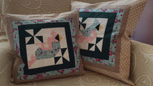 Carregar e reproduzir vídeo no visualizador da Galeria, Patchwork Kissenhülle, Landhausstil Kissenbezug, Vogel
