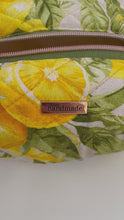 Laden und Abspielen von Videos im Galerie-Viewer, Handgefertigte Kosmetiktasche (Boxie Bag) Lemon

