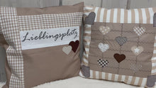 Carregar e reproduzir vídeo no visualizador da Galeria, Patchwork Kissenhülle, Landhausstil Kissenbezug, beige /weiß 40x40cm.
