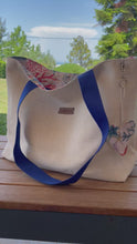 Загружайте и воспроизводите видео в средстве просмотра галереи Handgefertigte Strandtasche in beige, mit einem sehr schönen Innenstoff Meeresuntergrund
