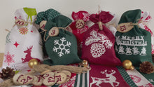 Laden und Abspielen von Videos im Galerie-Viewer, Adventskalender,Landhausstil Adventskalender zum befüllen , 24 Säckchen zum Advent , Adventskalender Zahlen aus Holz, grün/rot/weiß
