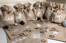 Lade das Bild in den Galerie-Viewer, Adventskalender,Landhausstil Adventskalender zum befüllen, 24 Säckchen zum Advent, Adventskalender Zahlen aus Holz, beige/weiß
