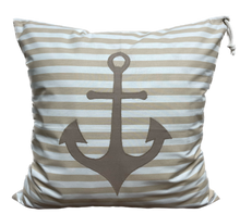 Lade das Bild in den Galerie-Viewer, 1 Maritime Kissenhülle, Kissenbezug, Landhausstil Kissenhüllen, Dekokissen *Anker* beige/weiß gestreift
