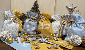 Adventskalender,Landhausstil Adventskalender zum Befüllen, 24 Säckchen zum Advent , Adventskalender Zahlen aus Holz, hellblau/curry/gold