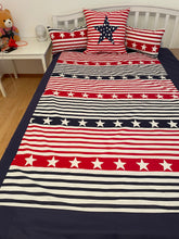 Lade das Bild in den Galerie-Viewer, Patchwork Decke, Tagesdecke, Kinderdecke, Bettüberwurf *USA* 130cm x 200cm blau/rot gestreift
