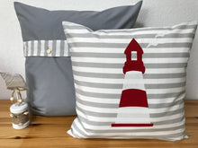 Lade das Bild in den Galerie-Viewer, Maritime Kissenhülle, Kissenbezug, Landhausstil Kissen * Leuchtturm * grau/weiß/rot
