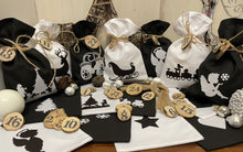 Lade das Bild in den Galerie-Viewer, Adventskalender,Landhausstil Adventskalender zum Befüllen, 24 Säckchen zum Advent , Adventskalender Zahlen aus Holz, schwarz /weiß
