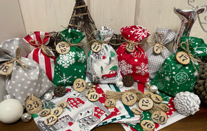 Adventskalender,Landhausstil Adventskalender zum befüllen , 24 Säckchen zum Advent , Adventskalender Zahlen aus Holz, grau /grün/rot