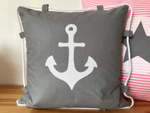 Lade das Bild in den Galerie-Viewer, Maritime Kissenhülle, Kissenbezug, Landhausstil Kissen * Anker * grau/weiß
