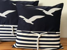 Lade das Bild in den Galerie-Viewer, 1 Maritime Kissenhülle, Kissenbezug,Landhausstil Kissen Möwen blau/weiß
