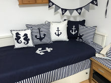 Lade das Bild in den Galerie-Viewer, Maritime Kissenhülle, Kissenbezug,Landhausstil Kissen *Anker*blau
