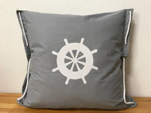 Lade das Bild in den Galerie-Viewer, Maritime Kissenhülle, Kissenbezug, Landhausstil Kissen * Steuerrad * grau/weiß
