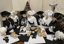 Lade das Bild in den Galerie-Viewer, Adventskalender,Landhausstil Adventskalender zum Befüllen, 24 Säckchen zum Advent , Adventskalender Zahlen aus Holz, schwarz /weiß

