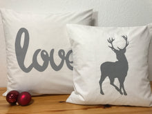Carregar imagem no visualizador da galeria, Weihnachtliche Landhausstil Kissenhülle * Kissenbezug * Dekokissen * Hirsch* weiß/grau
