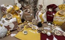 Lade das Bild in den Galerie-Viewer, Adventskalender,Landhausstil Adventskalender zum befüllen, 24 Säckchen zum Advent, Adventskalender Zahlen aus Holz, beige/rot/curry
