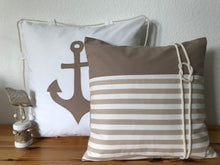 Lade das Bild in den Galerie-Viewer, Maritime Kissenhülle, Kissenbezug, Landhausstil Kissenhüllen, Dekokissen Seemannsknoten beige/weiß gestreift
