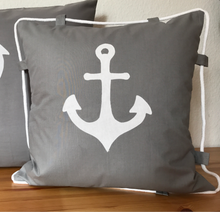 Lade das Bild in den Galerie-Viewer, Maritime Kissenhülle, Kissenbezug, Landhausstil Kissen * Anker * grau/weiß
