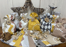 Lade das Bild in den Galerie-Viewer, Adventskalender,Landhausstil Adventskalender zum befüllen, 24 Säckchen zum Advent, Adventskalender Zahlen aus Holz, beige/gelb
