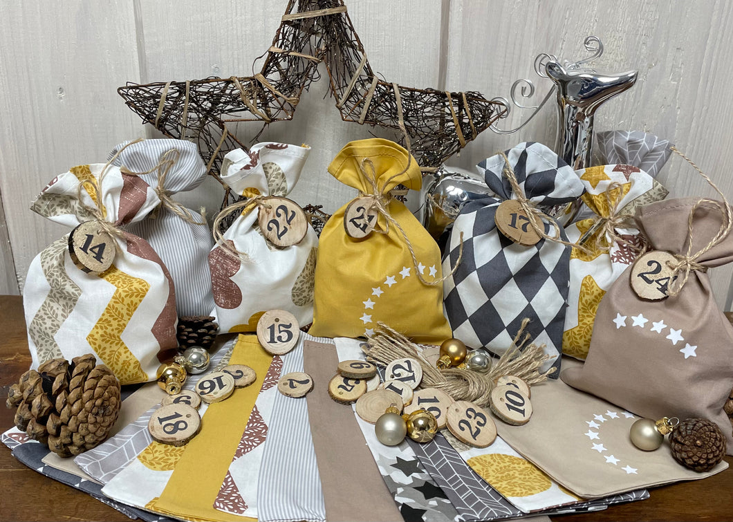 Adventskalender,Landhausstil Adventskalender zum befüllen, 24 Säckchen zum Advent, Adventskalender Zahlen aus Holz, beige/gelb