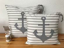 Lade das Bild in den Galerie-Viewer, 1 Maritime Kissenhülle, Kissenbezug, Landhausstil Kissen * Anker * grau/weiß.
