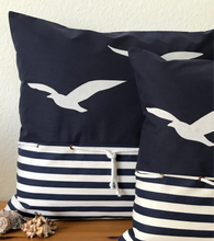 Lade das Bild in den Galerie-Viewer, 1 Maritime Kissenhülle, Kissenbezug,Landhausstil Kissen Möwen blau/weiß
