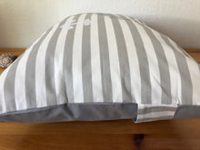 Lade das Bild in den Galerie-Viewer, Maritime Kissenhülle, Kissenbezug, Landhausstil Kissen * Ahoi * grau/weiß 40x60.
