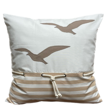 Lade das Bild in den Galerie-Viewer, 1 Maritime Kissenhülle, Kissenbezug, Landhausstil Kissen * Möwen * weiß/beige
