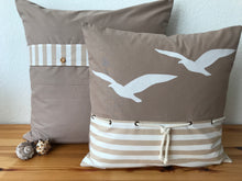 Lade das Bild in den Galerie-Viewer, 1 Maritime Kissenhülle, Landhausstil Kissenhülle, Kissenbezug, Dekokissen, Möwen beige/weiß
