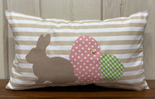 Lade das Bild in den Galerie-Viewer, 1 Landhausstill Kissenhülle &amp; Kissen, Osterkissen,Ostern beige/weiß 30x50cm.
