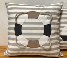 Lade das Bild in den Galerie-Viewer, Maritime Kissenhülle, Kissenbezug, Landhausstil Kissen * Rettungsring * grau/weiß/beige
