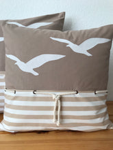Lade das Bild in den Galerie-Viewer, 1 Maritime Kissenhülle, Landhausstil Kissenhülle, Kissenbezug, Dekokissen, Möwen beige/weiß
