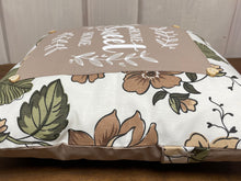 Cargar imagen en el visor de la galería, Landhausstil Kissenhülle * Kissenbezug * Dekokissen „ Home Sweet Home „ beige/grün
