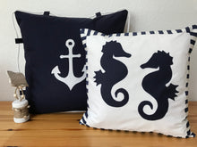 Lade das Bild in den Galerie-Viewer, Maritime Kissenhülle, Kissenbezug, Landhausstil Kissen * Seepferdchen weiß/blau

