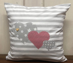 1x country house style cushion cover * cushion cover * decorative cushion * hearts * gray/white with red hearts