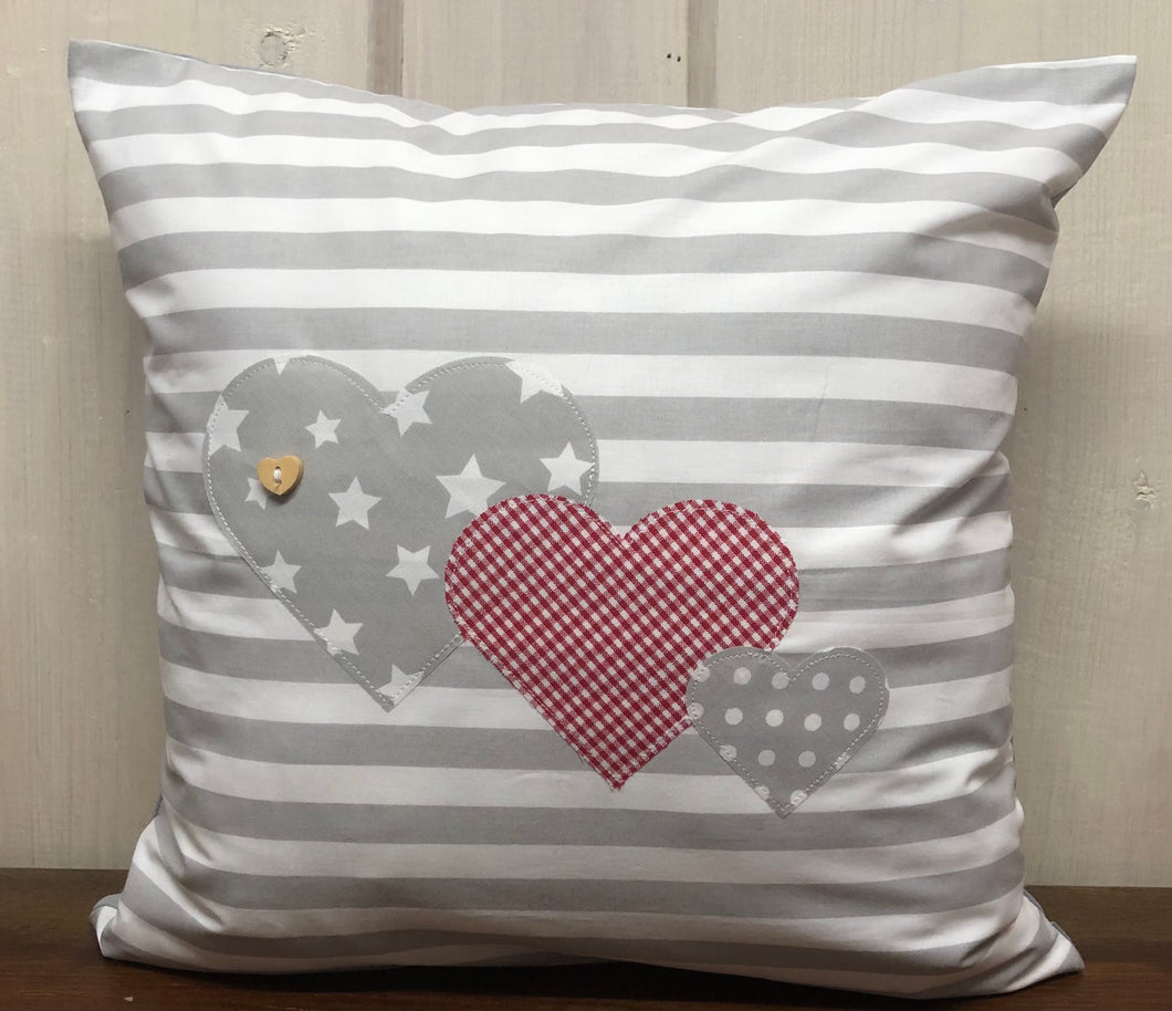 1x country house style cushion cover * cushion cover * decorative cushion * hearts * gray/white with red hearts