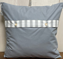 Lade das Bild in den Galerie-Viewer, Maritime Kissenhülle, Kissenbezug, Landhausstil Kissen * Muscheln * grau/weiß
