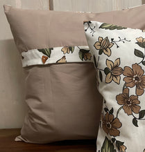 Cargar imagen en el visor de la galería, Landhausstil Kissenhülle * Kissenbezug * Dekokissen „ Home Sweet Home „ beige/grün
