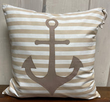 Lade das Bild in den Galerie-Viewer, 1 Maritime Kissenhülle, Kissenbezug, Landhausstil Kissenhüllen, Dekokissen *Anker* beige/weiß gestreift
