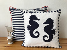 Lade das Bild in den Galerie-Viewer, Maritime Kissenhülle, Kissenbezug, Landhausstil Kissen * Seepferdchen weiß/blau
