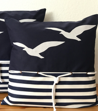 Lade das Bild in den Galerie-Viewer, 1 Maritime Kissenhülle, Kissenbezug,Landhausstil Kissen Möwen blau/weiß
