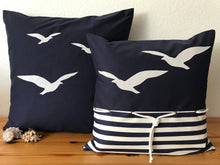 Lade das Bild in den Galerie-Viewer, 1 Maritime Kissenhülle, Kissenbezug,Landhausstil Kissen Möwen blau/weiß
