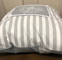 Lade das Bild in den Galerie-Viewer, Maritime Kissenhülle, Kissenbezug, Landhausstil Kissen * Kompass * grau/weiß
