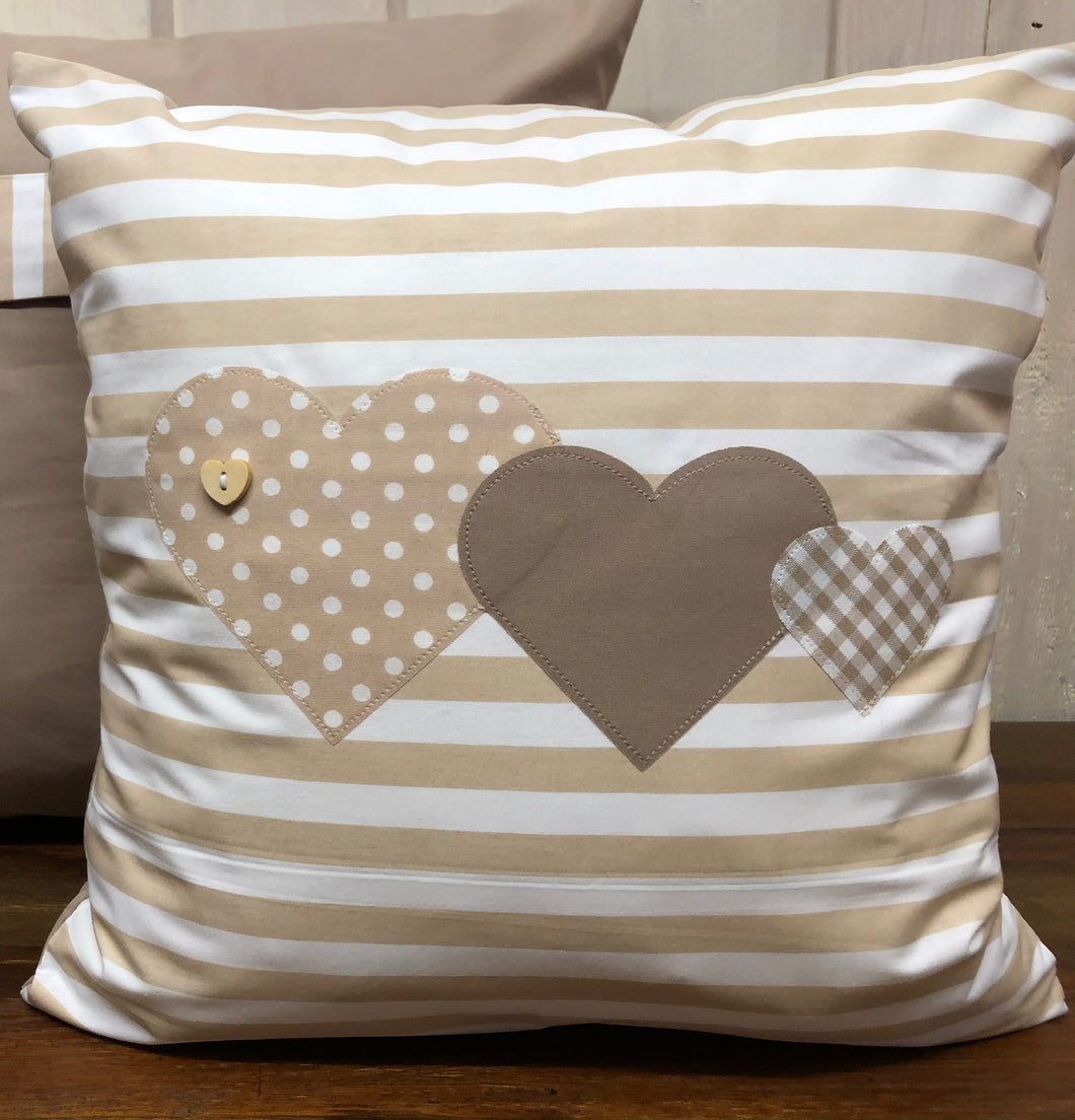 Landhausstil Kissenhülle * Kissenbezug * Dekokissen „ Herzen„ beige/weiß