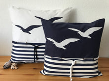 Lade das Bild in den Galerie-Viewer, 1 Maritime Kissenhülle, Kissenbezug,Landhausstil Kissen Möwen blau/weiß

